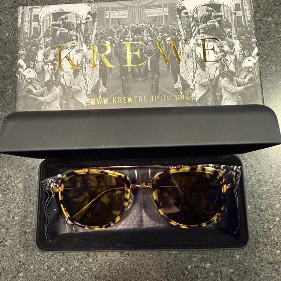 KREWE Black Gold Breton Sunglasses Polarized Aviator Unisex KREWE Breton Zulu 24K Polarized Sunglasses main image 3
